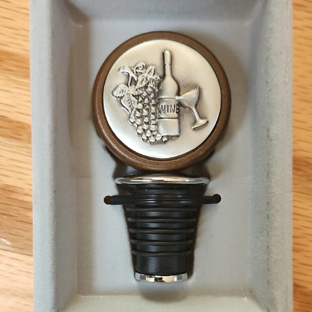 NIB Prodyne Medallion Bottle Stopper